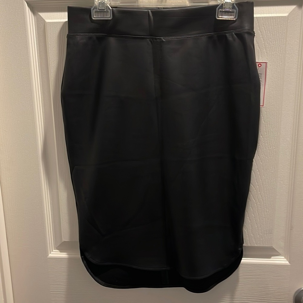 Bisou Bisou Michelle Bohbot polyester Faux leather high & low skirt SZ M -BL